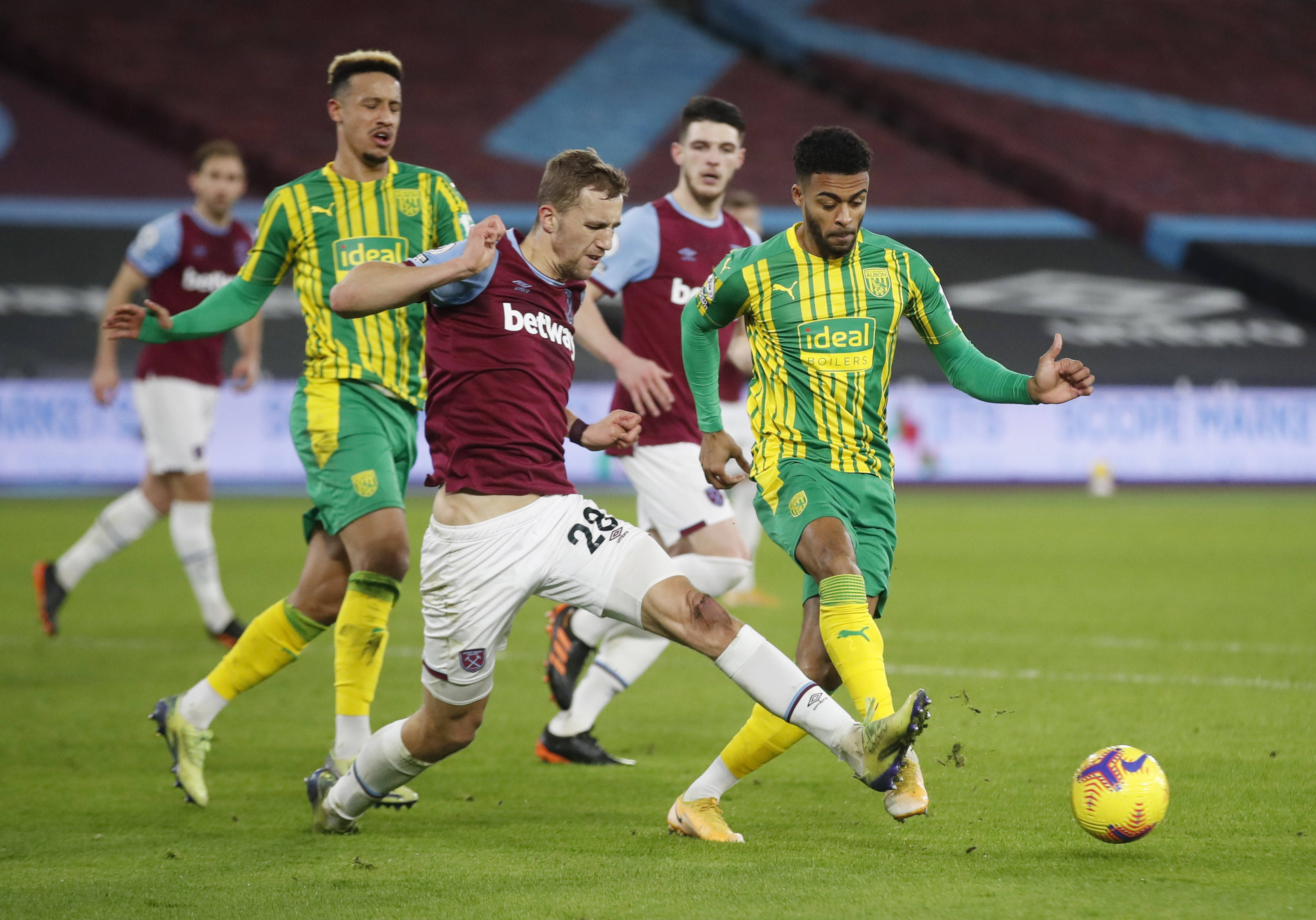 强调进攻与 强调进攻与